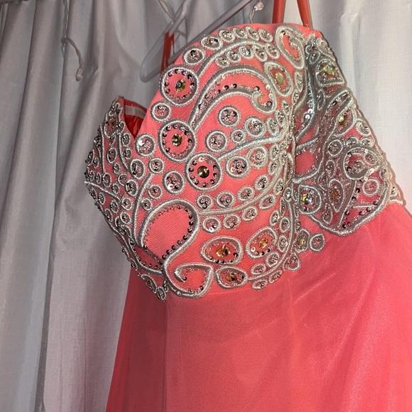 Coral Sequins Floor Length Prom Dress / Size 18 - Picture 2 of 4